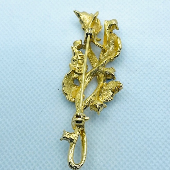 Vintage LIA Gold-tone Green Enamel Leaves Blue Rhinestones Brooch / Pin - Picture 4 of 8